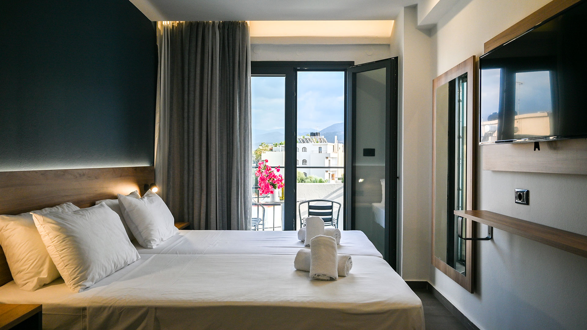 Double Standard Room Street/City View