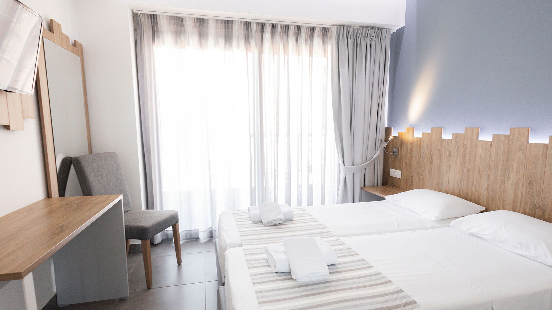 Double Superior Room Street/City View